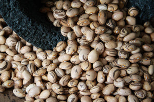 山羊的眼睛(Ojo deCabra) Bean, a small tan-colored bean with dark brown marketings, Rancho Gordo - Heirloom beans